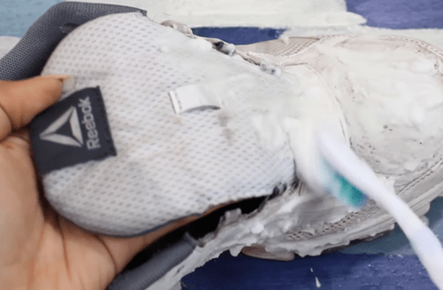 image-shows-how-to-apply-paste-on-shoes